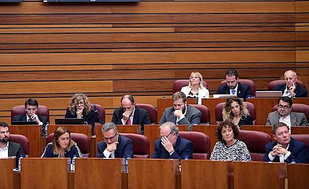 Bancada socialista en el Pleno.