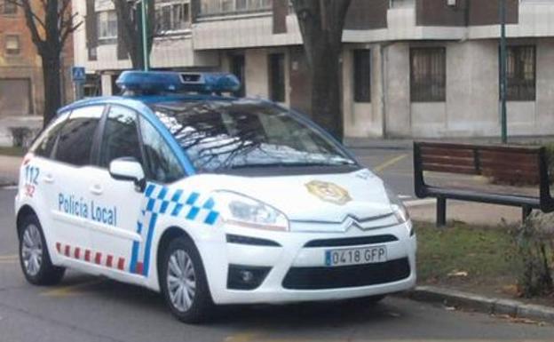 Foto de archivo de uno de los vehículos de la Policía Local de León.