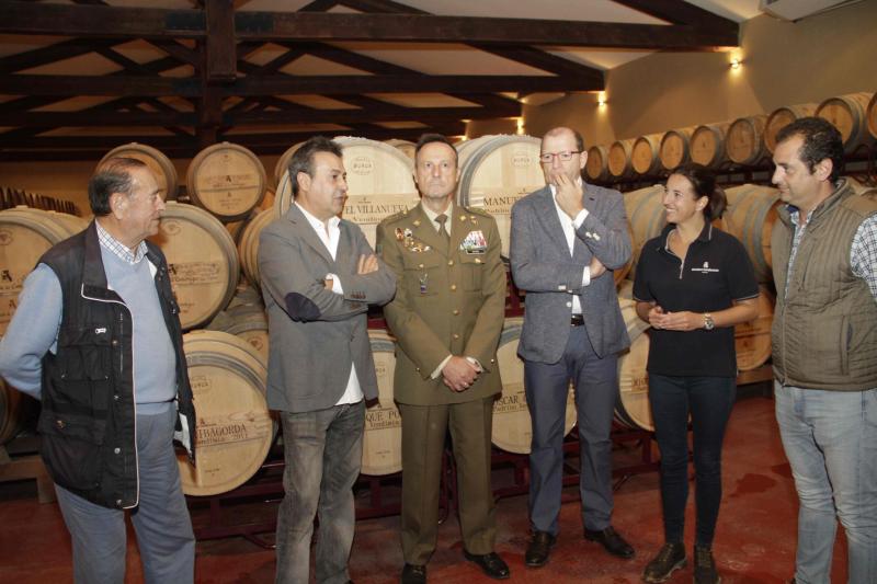 Fotos: El general Manuel Gorjón, embajador de los vinos de Dehesa de los Canónigos