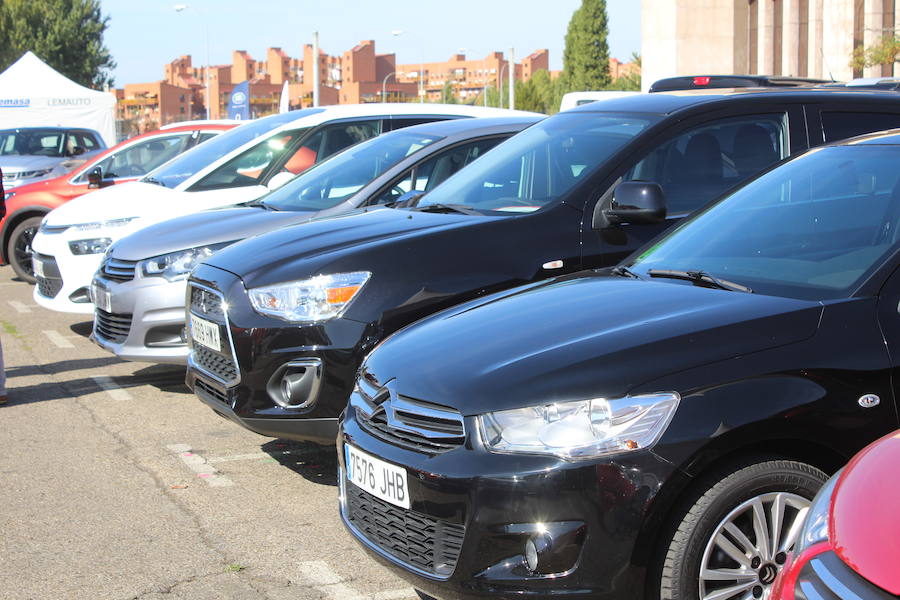 La primera de las actividades de las fiestas de San Froilán se inaugura en la explanada de la Junta con el objetivo de que los concesionarios de la ciudad muestren las mejores ofertas en vehículos de ocasión