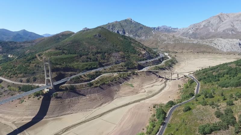 Embalse leonés de Barrios de Luna