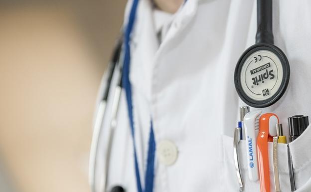 UGT alerta sobre la fuga de médicos de familia que atribuye a la «desidia» de la Consejería de Sanidad