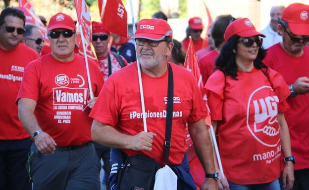 Un pensionista marcha hacia Madrid.