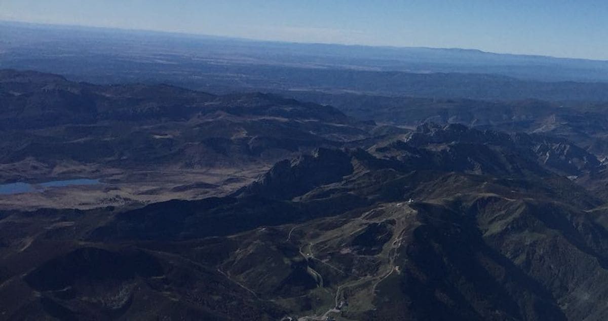 León y la montaña central, desde el aire