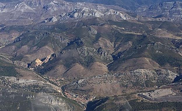 Galería. La montaña central, desde el aire.