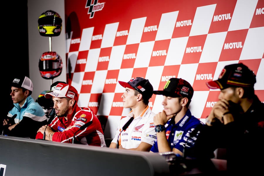 Los pilotos Joan Mir, Aleix Espargaró, Andrea Dovizioso, Marc Márquez, Maverick Viñales y Takaaki Nakagami.