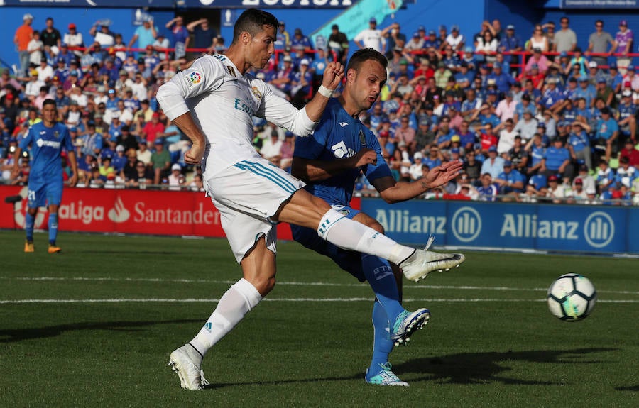 El Real Madrid visita el Coliseum Alfonso Pérez con el objetivo de conseguir una nueva victoria. El cuadro de Zidane suma doce triunfos consecutivos en Liga a domicilio. Una racha que busca frenar el Getafe para conseguir su tercera victoria en su regreso a la máxima categoría.