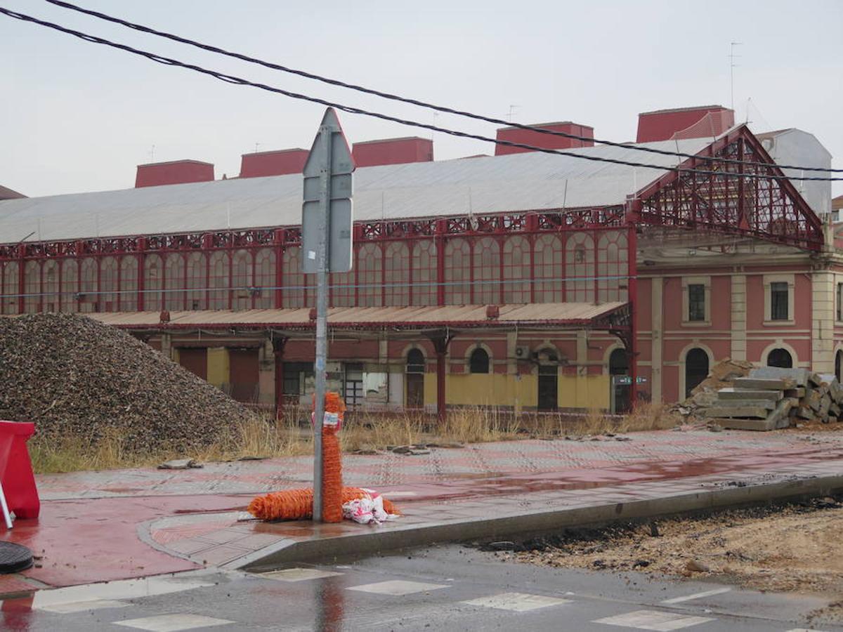 Retirada progresiva de la marquesina de la antigua estación