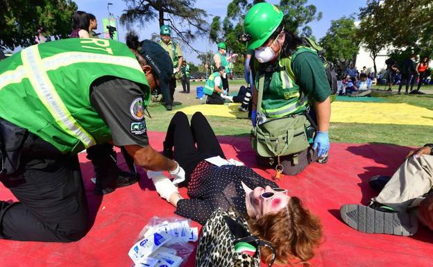 Simulacro de rescate tras un terremoto en Los Ángeles. 