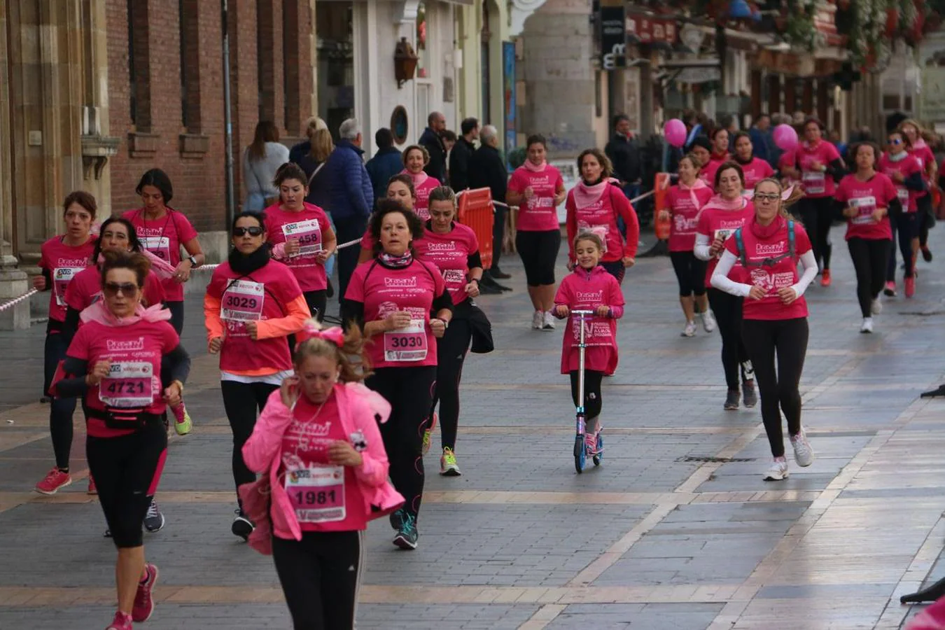 Las mejores imágenes de la V Carrera de la Mujer (II)