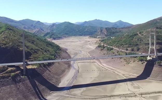 Vista aérea de Barrios de Luna. 