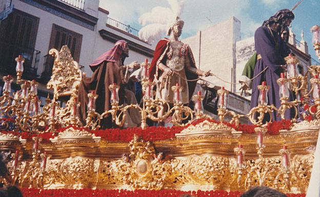 Antiguo uso del trono del Nazareno, en la Hermandad de San Gonzalo.