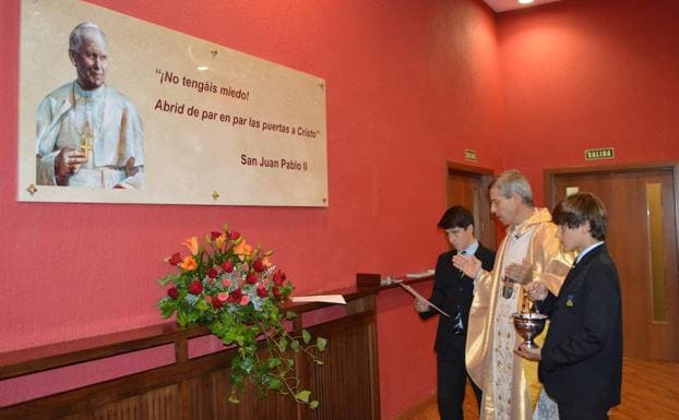 Juan Pablo II es proclamado patrono del colegio Peñacorada