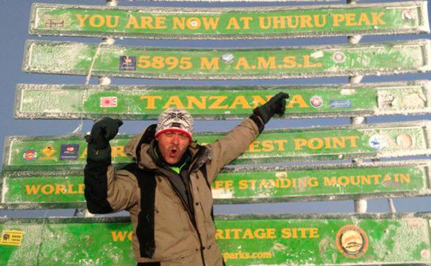 Javier Martínez Corral, en una expedición al Kilimanjaro, en Kenia.