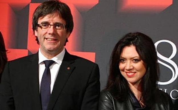 Marcela Topor, con su marido Carles Puigdemont.