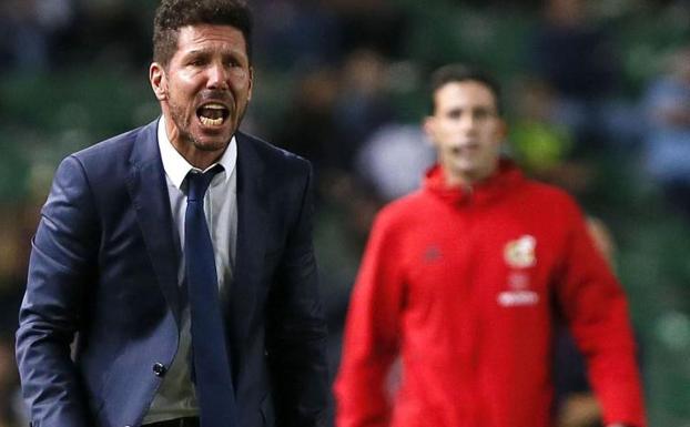 Simeone, durante el partido ante el Elche. 