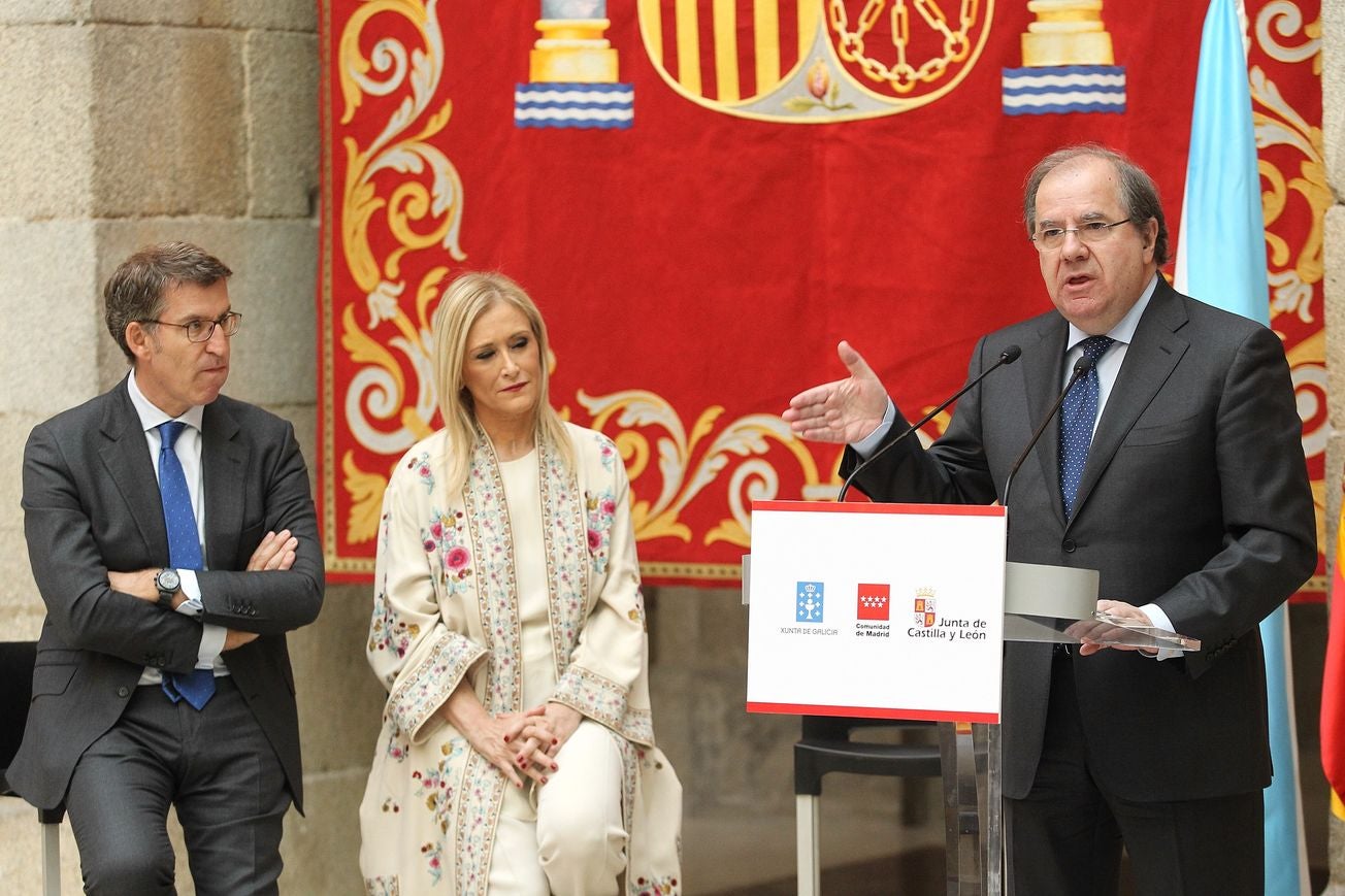 El presidente de la Junta, de Castilla y León, Juan Vicente Herrera, firma con los presidentesde la Xunta de Galicia, Alberto Núñez Feijóo,y de la Comunidad de Madrid, Cristina Cifuentes, una alianza estratégica orientada a impulsar el 'Eje Madrid -Castilla y León-Galicia, como motor de desarrollo y dinamización económica y social.