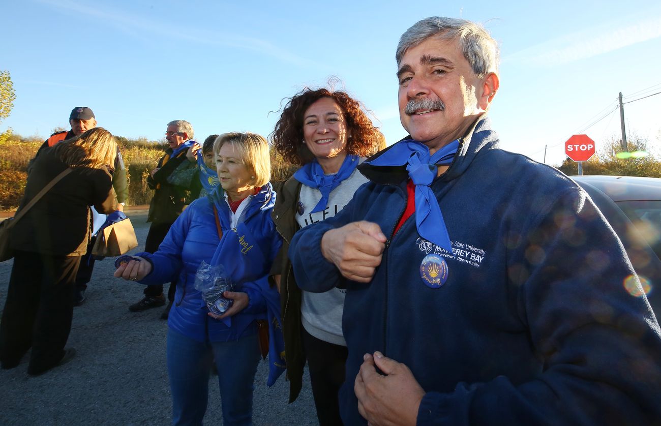 El rector de la ULE, Juan Francisco García Marín, junto a la alcaldesa de Ponferrada, Gloria Fernández Merayo, durante el inicio de la I Etapa Institucional del Camino de Santiago en Ponferrada