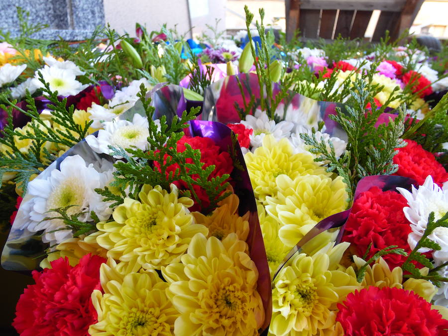 Esta floristería leonesa afronta una de las etapas con más actividad del año en su empresa y ofrecer a los leoneses el mejor asesoramiento y cercanía para poder recordar a sus seres queridos en el Día de Todos los Santos