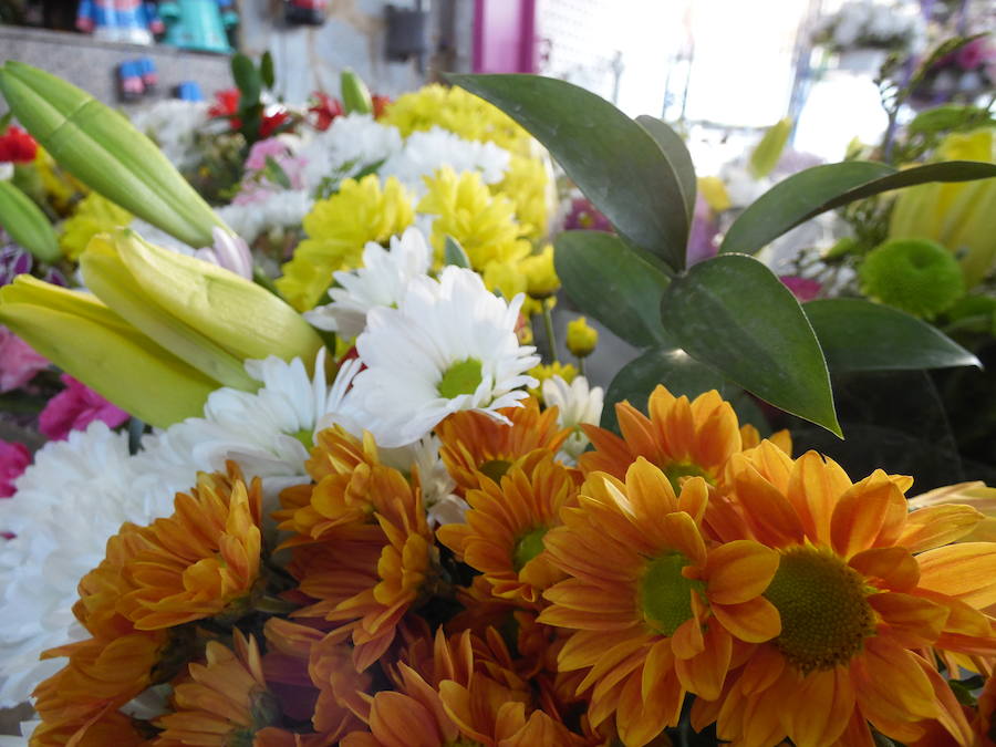 Esta floristería leonesa afronta una de las etapas con más actividad del año en su empresa y ofrecer a los leoneses el mejor asesoramiento y cercanía para poder recordar a sus seres queridos en el Día de Todos los Santos