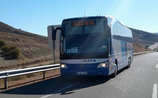 Autobús retenido a la altura de Medinaceli.