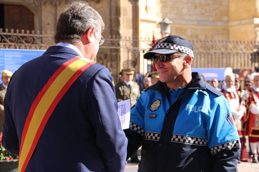 La festividad de San Marcelo sirve para rendir homenaje a la Policía Local de León por su función callada para garantizar la seguridad de los leoneses y el cumplimiento de la ley