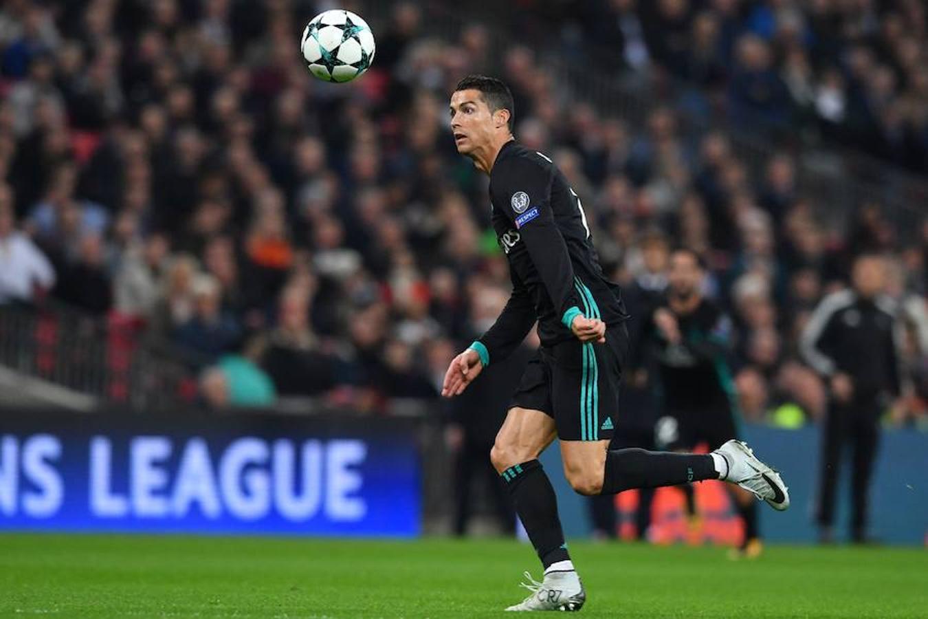 Los dos mejores equipos del Grupo H pelearon por la primera plaza del grupo en Wembley, que vibró y elevó los decibelios durante algunos momentos como el 1-0 de Delle Alli.