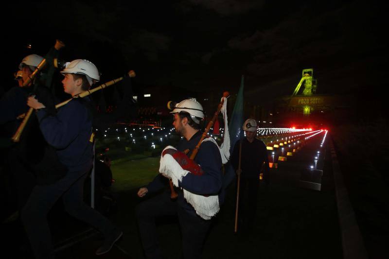 Multitudinario homenaje en el pozo Sotón a los mineros fallecidos