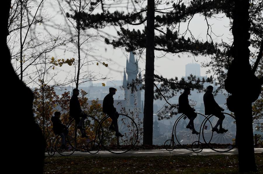 Las bicis antiguas se exhiben en Praga