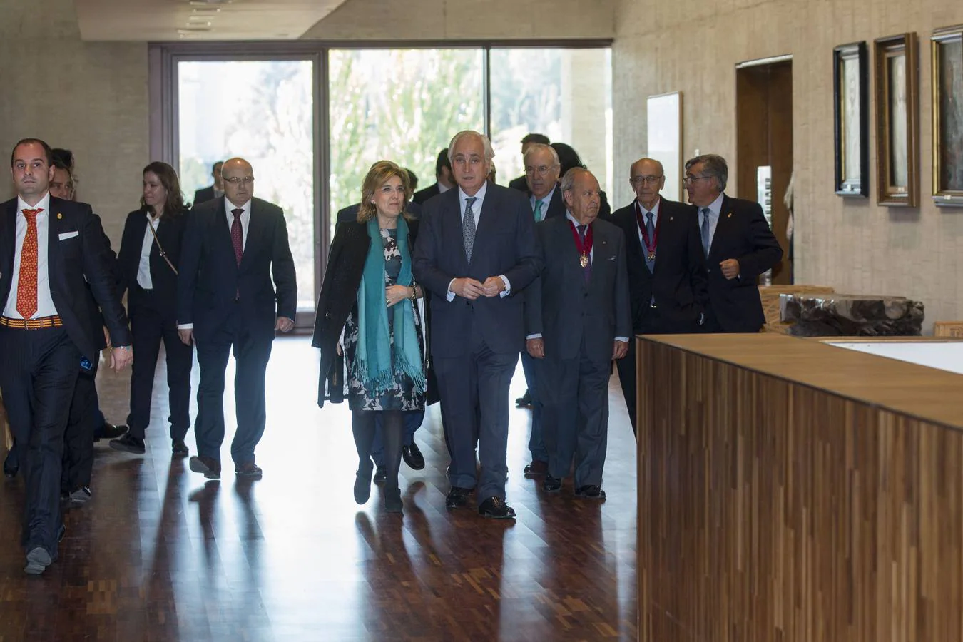 La ministra de Defensa, Dolores de Cospedal, ha aprovechado el acto para defender a ultranza la aplicación de la ley, la Constitución y el Estado de Derecho