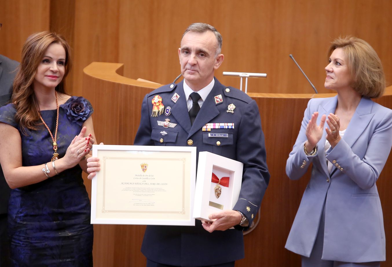 Las Cortes de Castilla y León entregan su Medalla de Oro a la Academia Básica del Aire