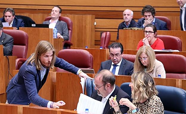Imagen principal - Las cuentas de la Junta siguen adelante tras el bloqueo de PP y C´s de las enmiendas a la totalidad de la izquierda