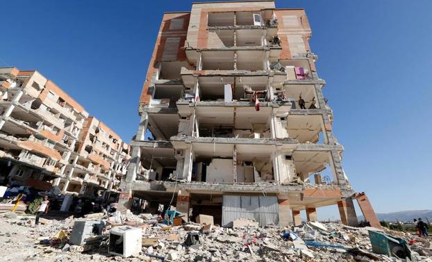 Un edificio afectado por el terremoto. 