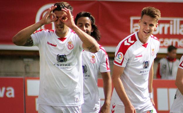 Yeray, Mario Ortiz y Señé, en el partido ante el Huesca.