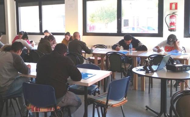 La Federación de Centros Juveniles Don Bosco continúa realizando su Programa de Formación en Competencias Básicas