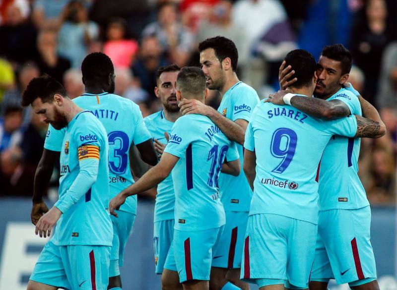 Las mejores fotografías del partido correspondiente a la 12ª jornada de Liga que el Leganés y el Barcelona jugaban en Butarque horas antes del gran derbi madrileño en el Wanda metropolitano