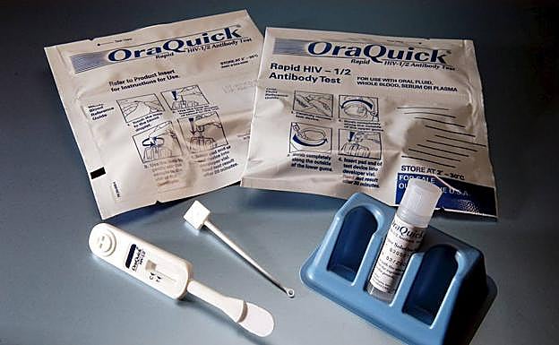 Kit para hacer la prueba del VIH con fluidos bucales. 