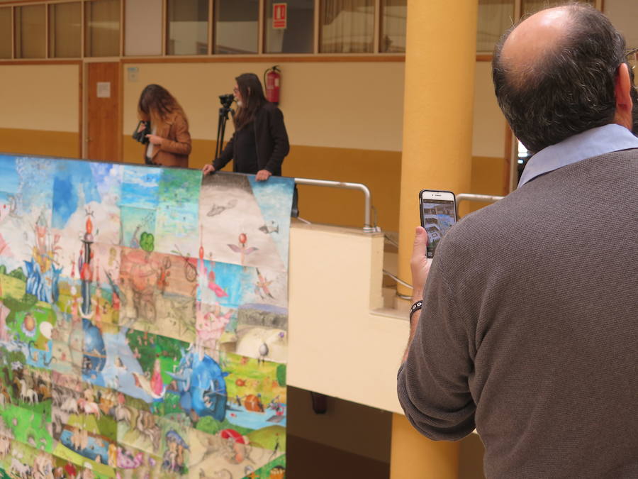 El dibujante leonés, ayudado de cerca de un centenar de artistas, crea un mural 'frankestein' sobre el Jardín de las Delicias que podría ser «el más grande del mundo»