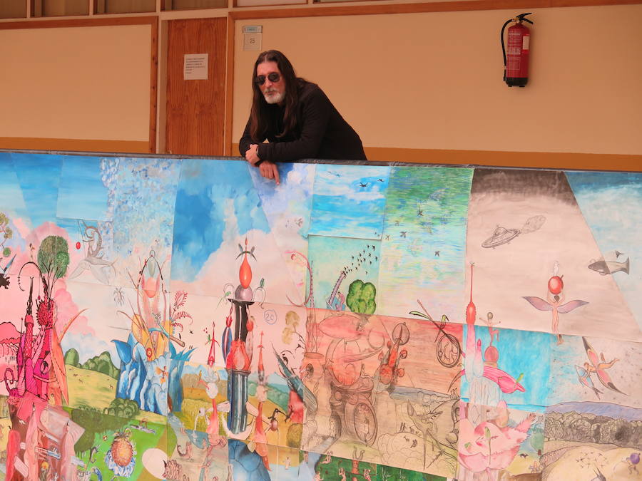 El dibujante leonés, ayudado de cerca de un centenar de artistas, crea un mural 'frankestein' sobre el Jardín de las Delicias que podría ser «el más grande del mundo»