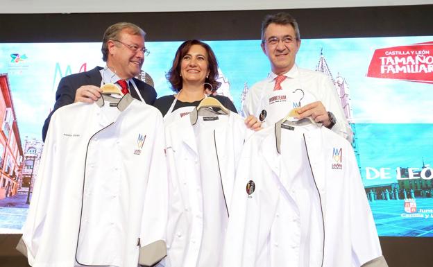 La consejera de Cultura y Turismo, García Cirac; el alcalde de León, Antonio Silván, y el presidente de la Diputación, Martínez Majo, presentan 'León, capital española de la gastronomía