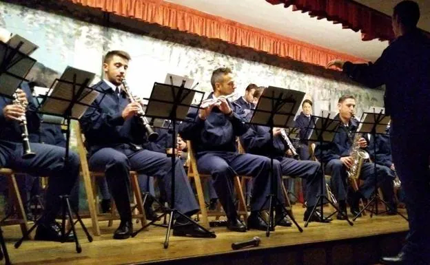 La Banda de música de la Academia Básica del Aire durante la actuación 