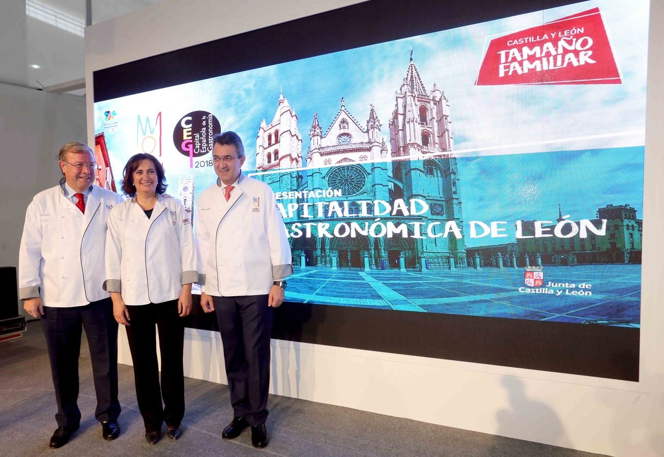 La consejera de Cultura y Turismo, María Josefa García Cirac; el alcalde de León, Antonio Silván, y el presidente de la Diputación de León, Juan Martínez Majo, presentan el proyecto 'León, capital española de la gastronomía