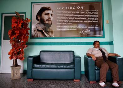 Imagen secundaria 1 - Homenajes a Fidel Castro en el primer aniversario de su muerte.