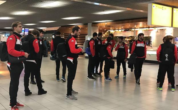 Imagen de la plantilla en el aeropuerto.