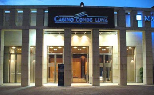 Fachada del Casino Conde Luna.