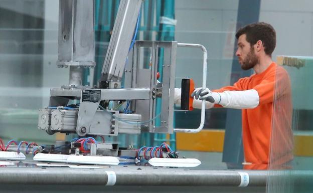 La producción industrial cae en octubre un 1,8%, frente a la subida nacional del 6,9%