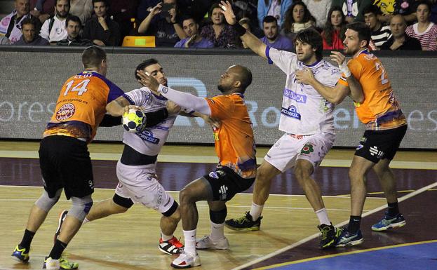 Galería. Juanjo Fernández, en una acción del partido.