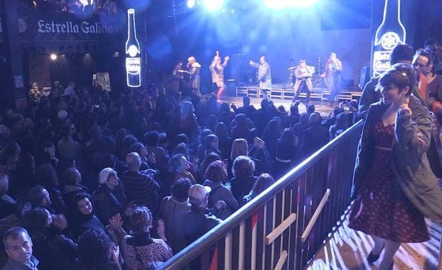 Desfile de la moda mod en el Espacio Vías. 