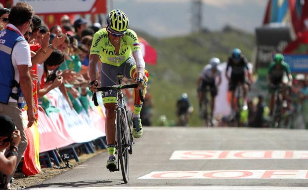 Alberto Contador, en la subida a La Camperona de 2016.