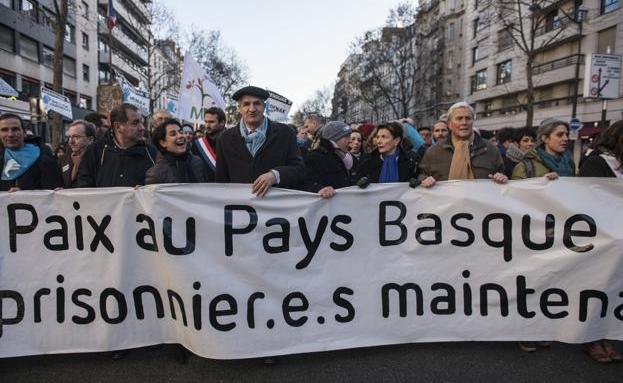 Miles de manifestantes exigen en París el fin del «régimen de excepción» para los presos de ETA